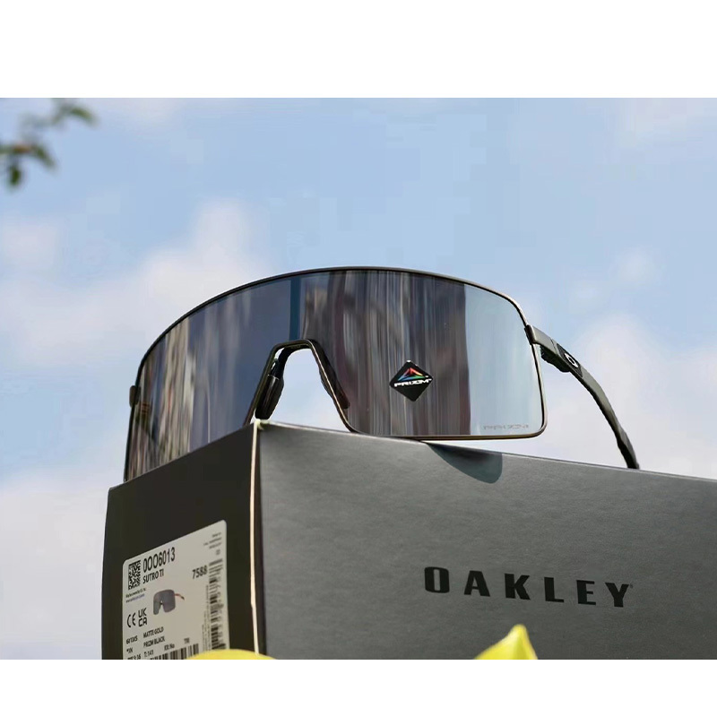 Oakley Sutro '6013SUTROTI-6013-01'