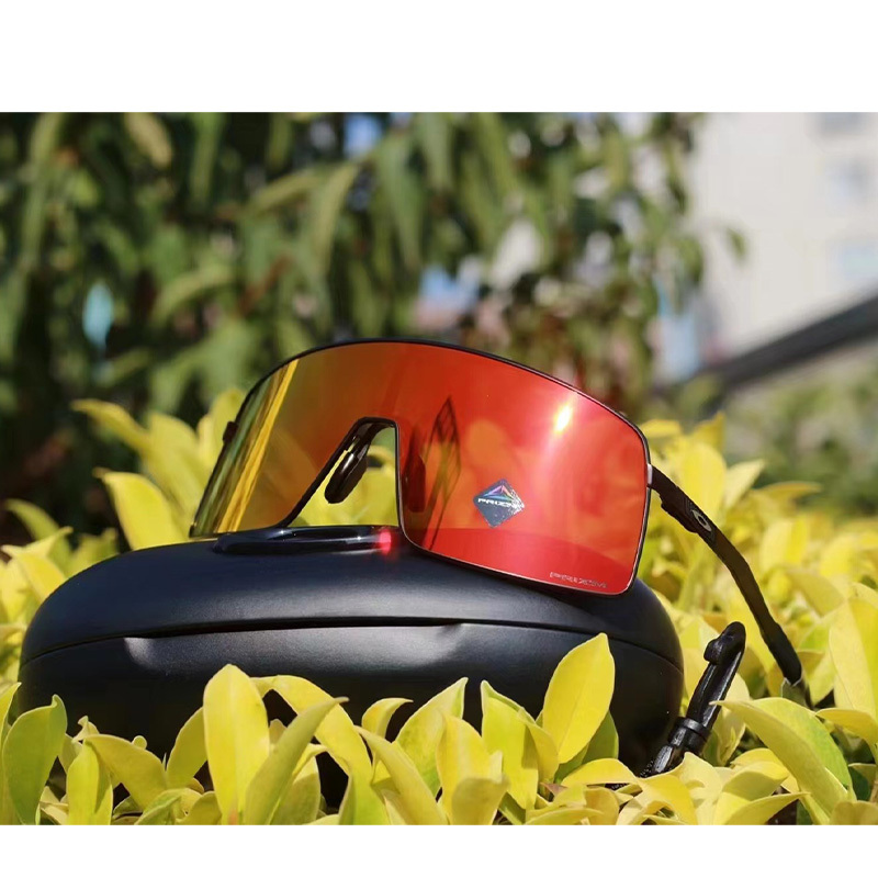 Oakley Sutro '6013SUTROTI-6013-02'