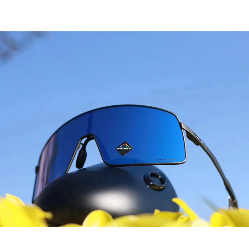 Oakley Sutro '6013SUTROTI-6013-04'