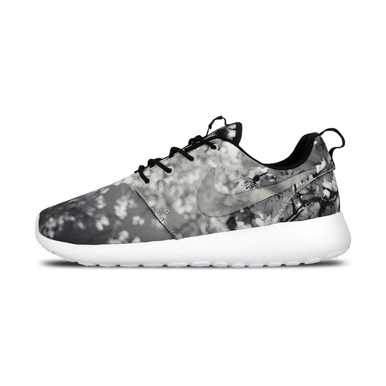 Nike Roshe One 'Black / Hyper Crimson / White / Chrome' Женские