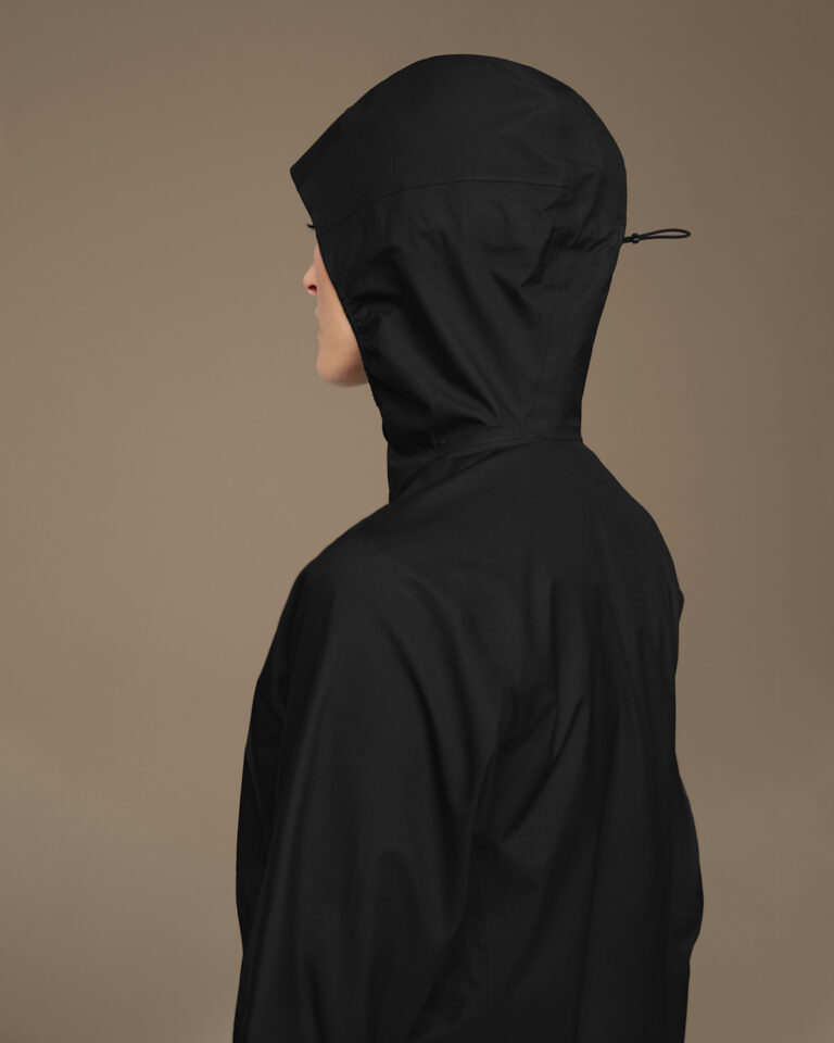 Куртка On Waterproof Anorak «Black» Женская