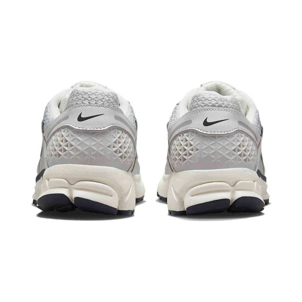 Nike Zoom Vomero 5 'Photon Dust / Gridiron / Sail / Chrome' Женские