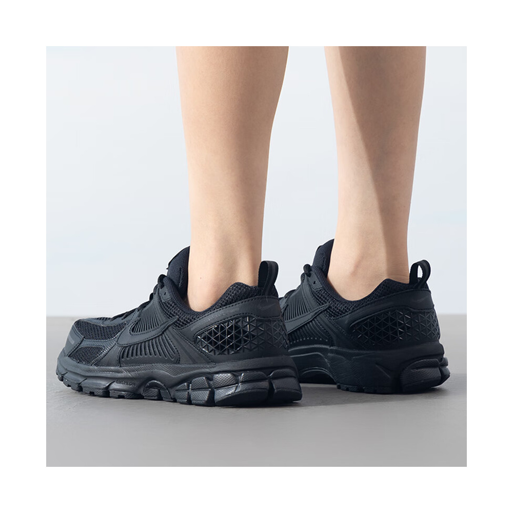 Nike Zoom Vomero 5 'Photon Dust / Black' Детские