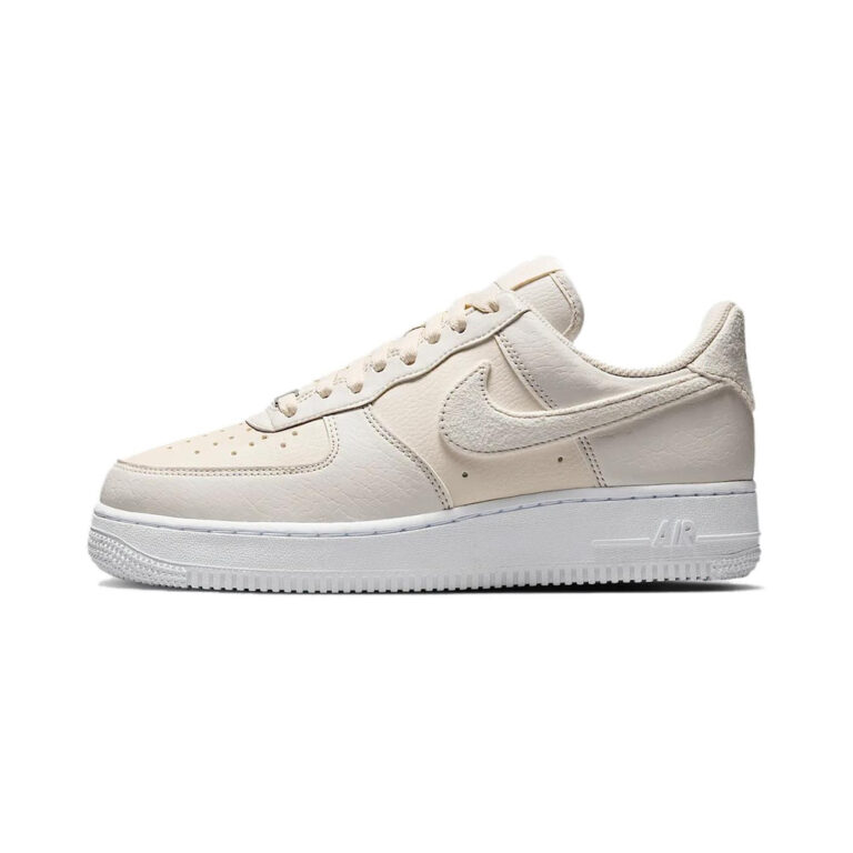 Nike Air Force 1 'Light Smoke Grey / Photon Dust / Hyper Crimson / Chrome' Женские