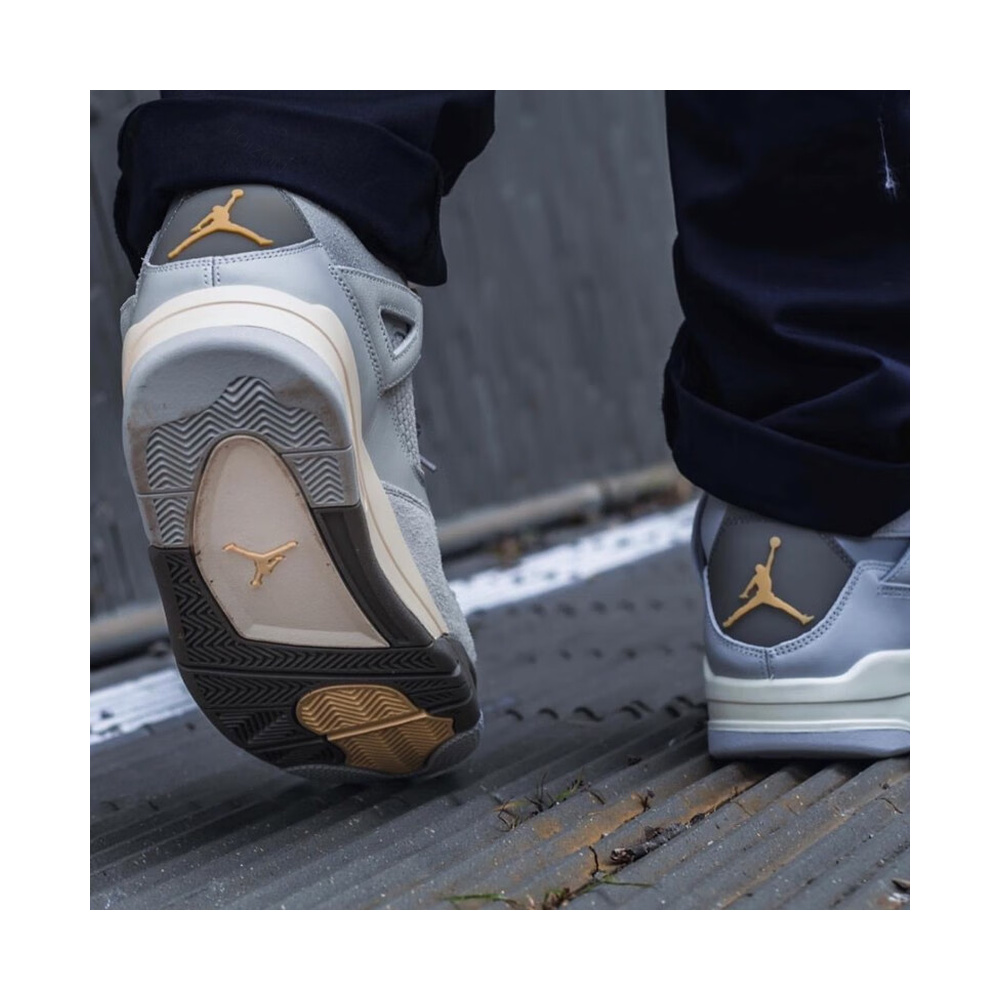 Air Jordan 4 'White / Black / Bleached Lilac / Metallic Silver' Унисекс