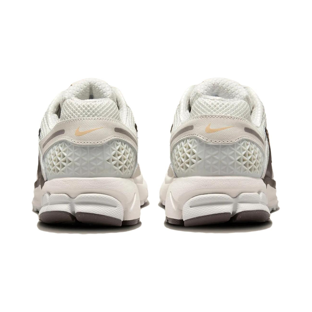 Nike Zoom Vomero 5 'Light Smoke Grey / Photon Dust / Hyper Crimson / Chrome' Женские