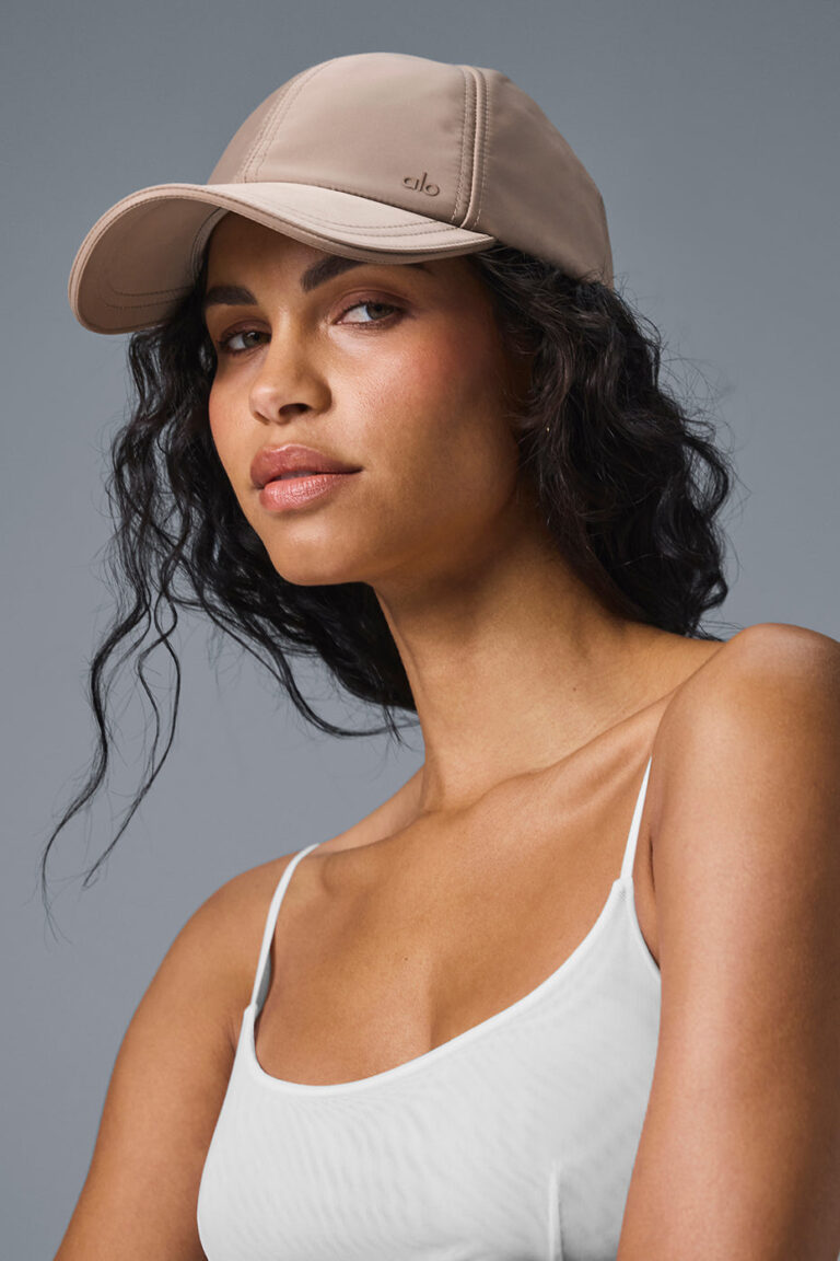 Кепка Alo Yoga Satin Off-Duty Cap «Taupe Satin» Унисекс