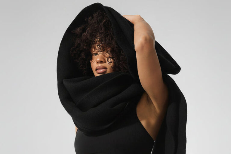 Шарф Alo Yoga Merino Wool Oversized Scarf «Black» Унисекс