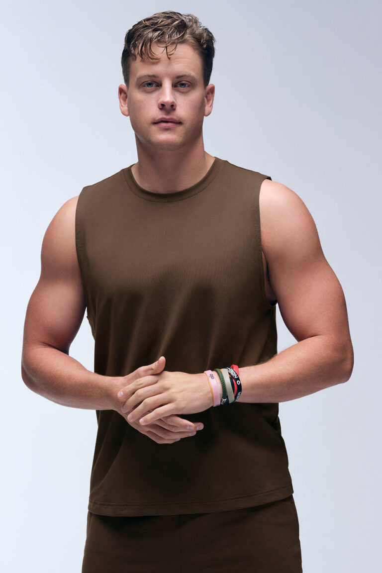 Майка Alo Yoga Conquer Muscle Tank «Espresso» Мужская