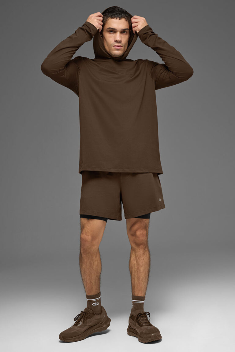 Лонгслив Alo Yoga Conquer Reform Long Sleeve With Hood «Espresso» Мужская