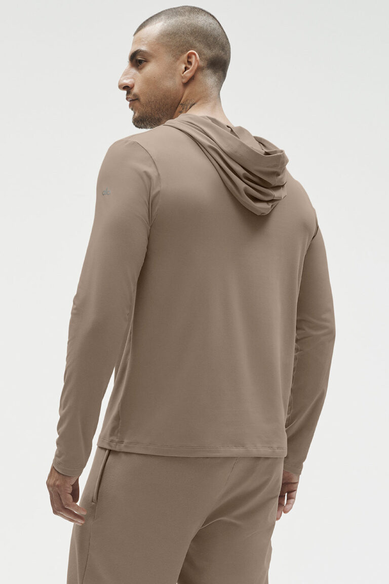 Лонгслив Alo Yoga Conquer Reform Long Sleeve With Hood «Gravel» Мужская