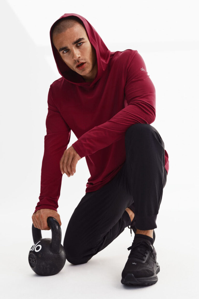 Лонгслив Alo Yoga Conquer Reform Long Sleeve With Hood «Garnet» Мужская