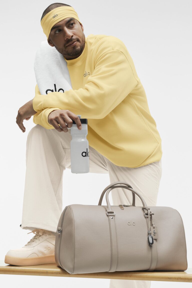Свитшот Alo Yoga Accolade Crew Neck Pullover «Warm Butter» Унисекс
