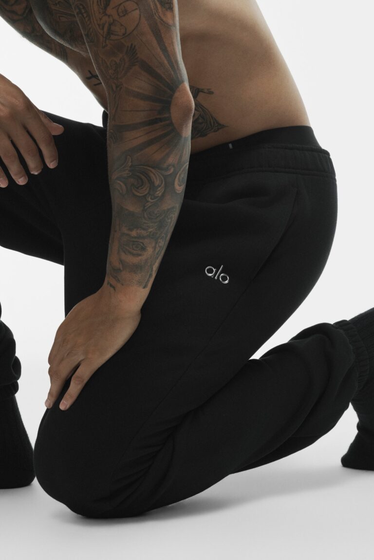 Брюки Alo Yoga Accolade Sweatpant «Black» Унисекс