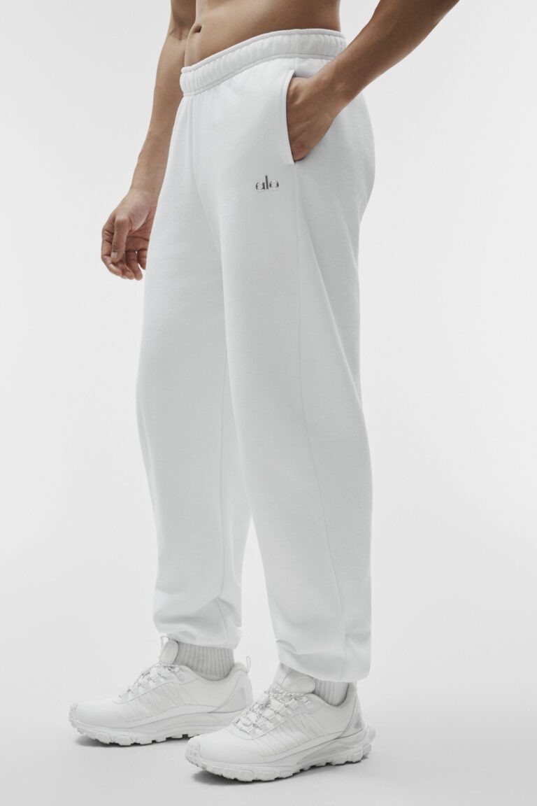 Брюки Alo Yoga Accolade Sweatpant «White» Унисекс