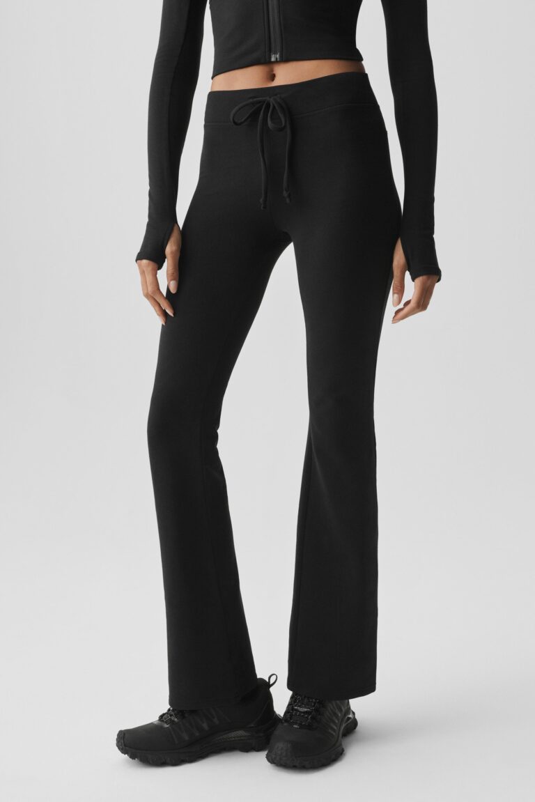 Брюки Alo Yoga Sway Bootcut Sweatpant «Black» Женская
