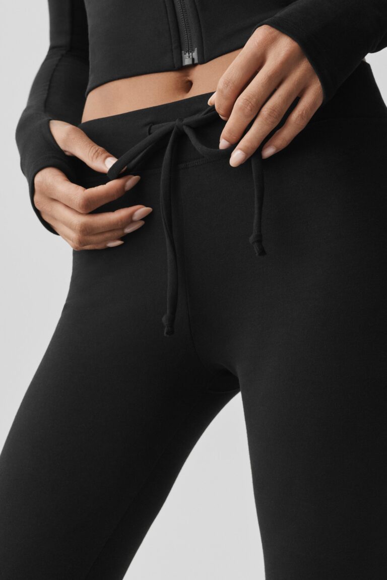 Брюки Alo Yoga Sway Bootcut Sweatpant «Black» Женская