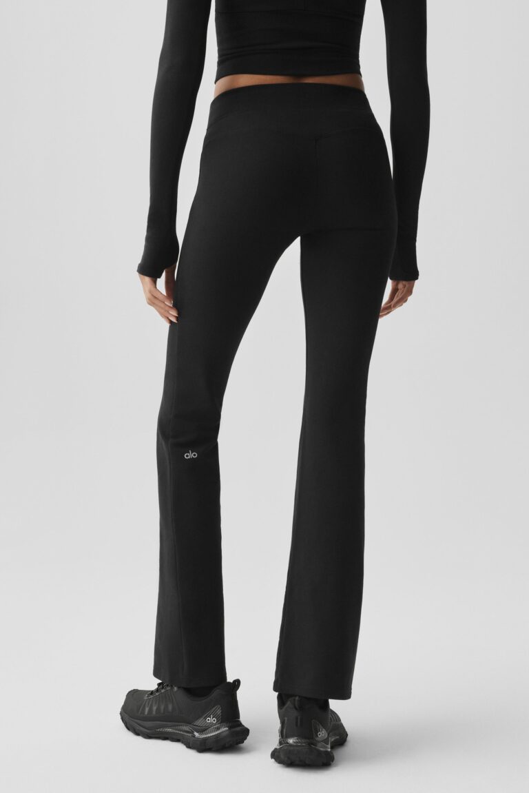 Брюки Alo Yoga Sway Bootcut Sweatpant «Black» Женская