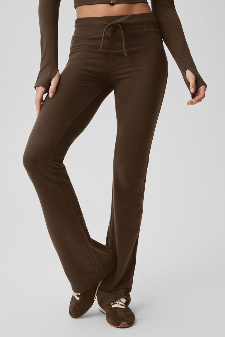 Брюки Alo Yoga Sway Bootcut Sweatpant «Espresso» Женская