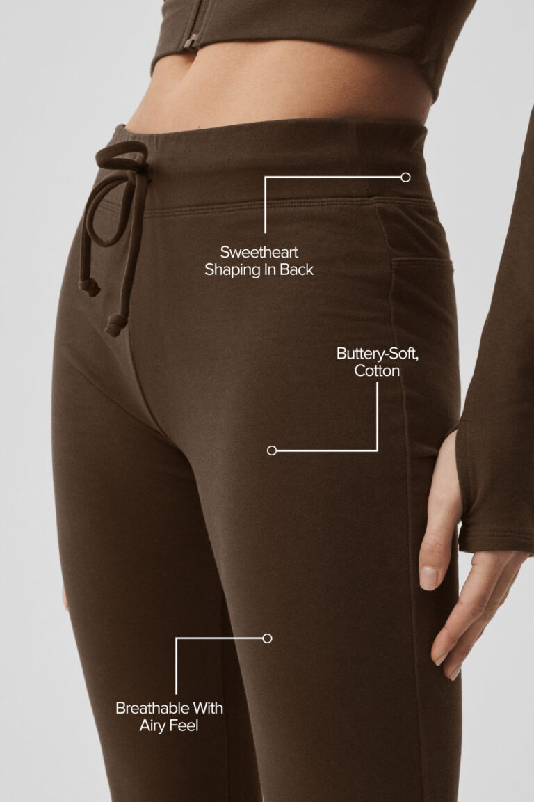 Брюки Alo Yoga Sway Bootcut Sweatpant «Espresso» Женская