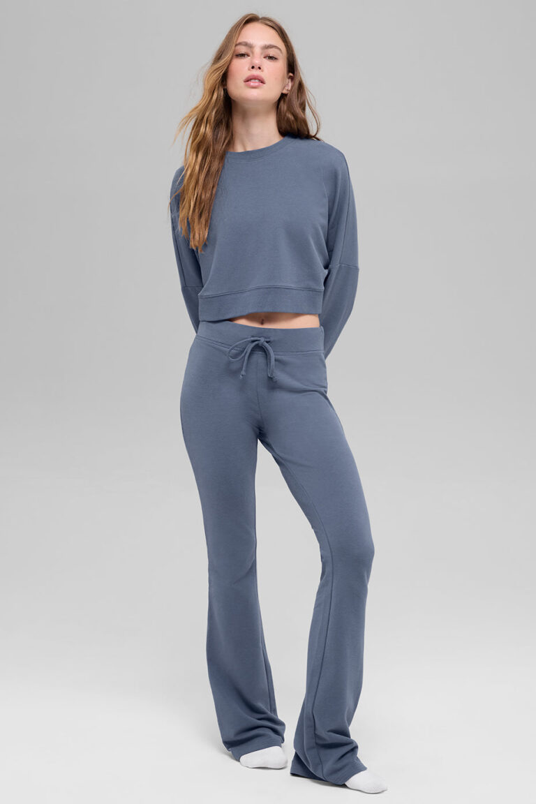 Брюки Alo Yoga Sway Bootcut Sweatpant «Bluestone» Женская