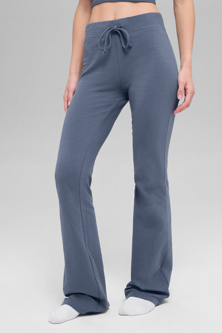 Брюки Alo Yoga Sway Bootcut Sweatpant «Bluestone» Женская