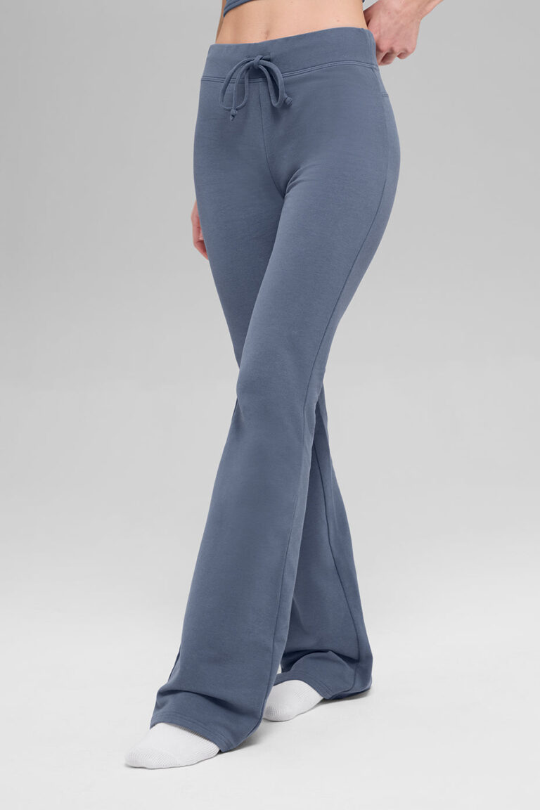 Брюки Alo Yoga Sway Bootcut Sweatpant «Bluestone» Женская