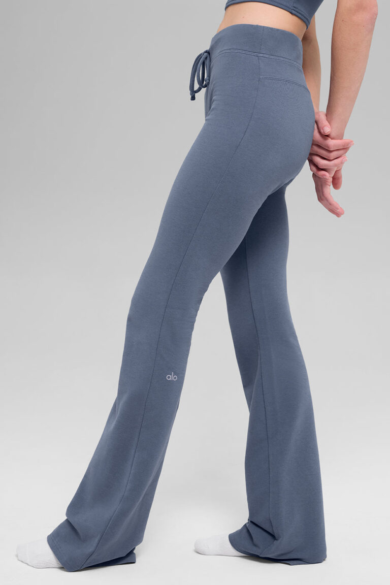 Брюки Alo Yoga Sway Bootcut Sweatpant «Bluestone» Женская