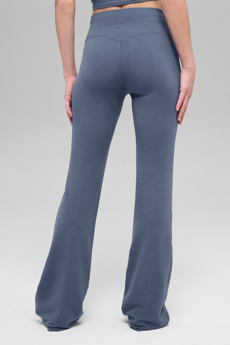 Брюки Alo Yoga Sway Bootcut Sweatpant «Bluestone» Женская