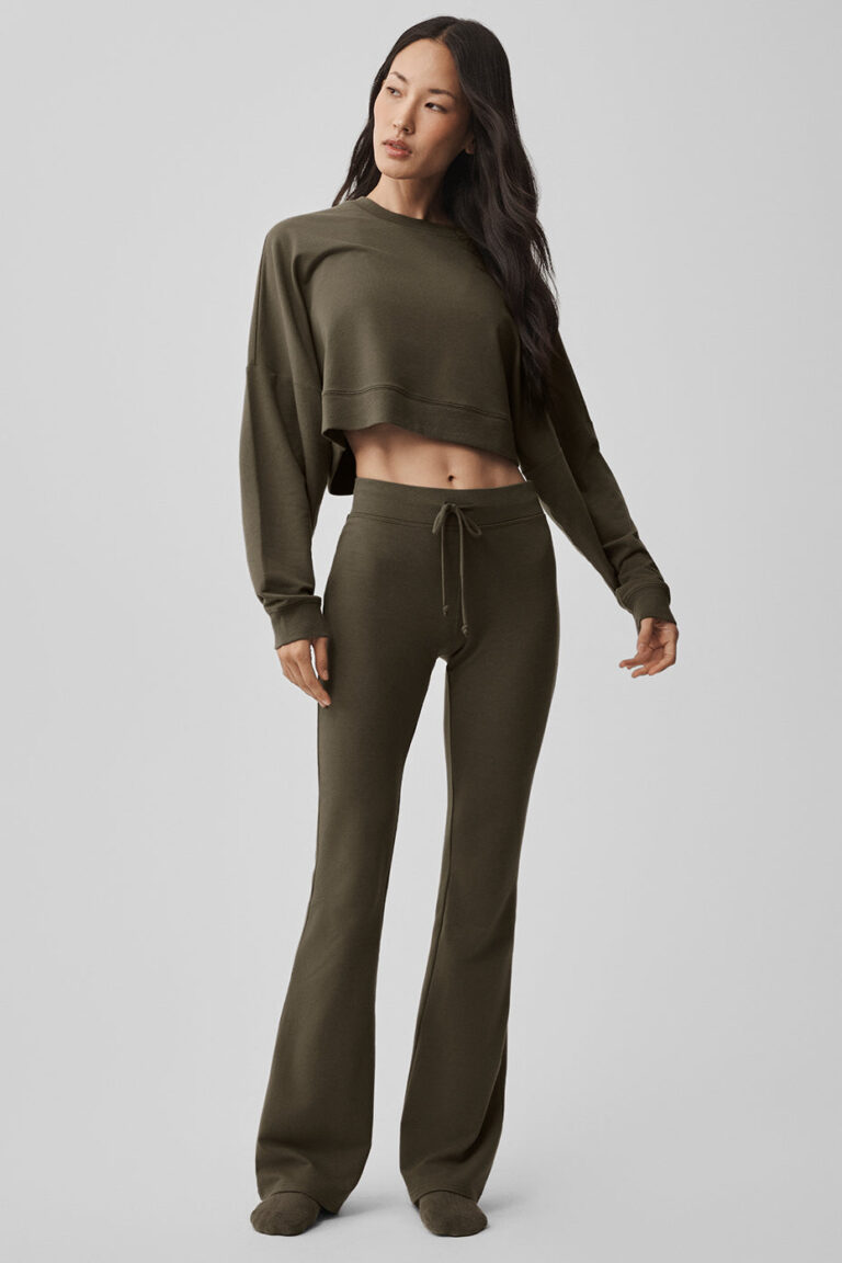 Брюки Alo Yoga Sway Bootcut Sweatpant «Olive Tree» Женская