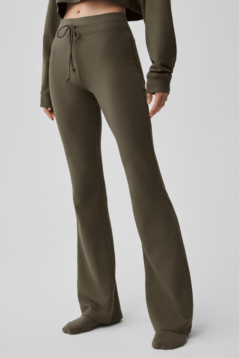Брюки Alo Yoga Sway Bootcut Sweatpant «Olive Tree» Женская