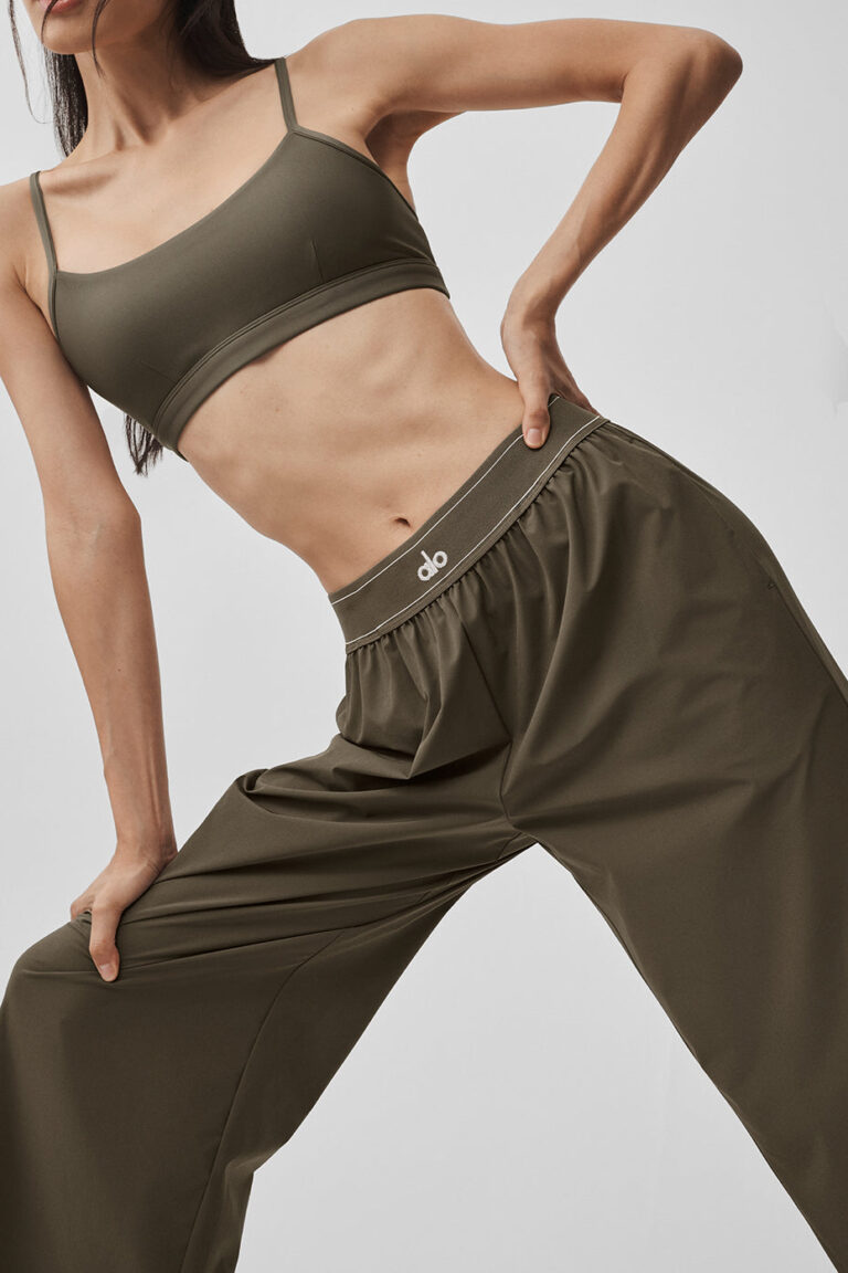 Брюки Alo Yoga Suit Up Trouser (Regular) «Olive Tree» Женская