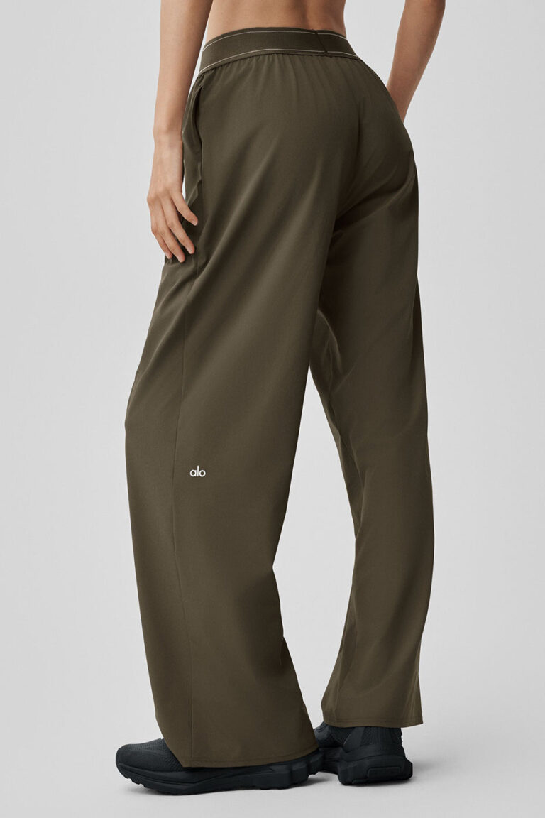 Брюки Alo Yoga Suit Up Trouser (Regular) «Olive Tree» Женская