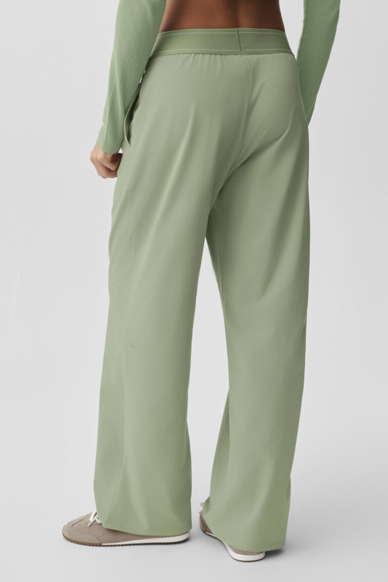 Брюки Alo Yoga Suit Up Trouser (Regular) «Dune Grass» Женская