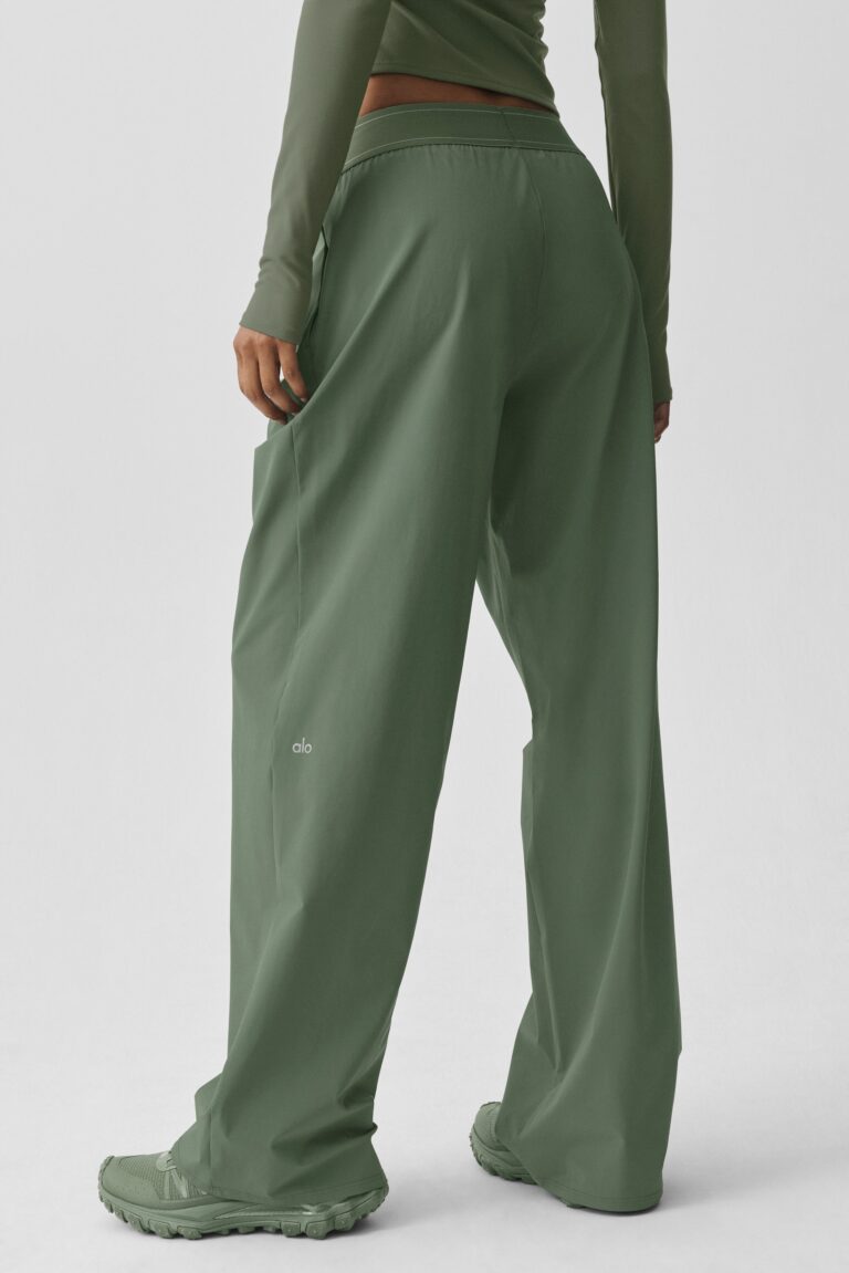 Брюки Alo Yoga Suit Up Trouser (Regular) «Bamboo Green» Женская
