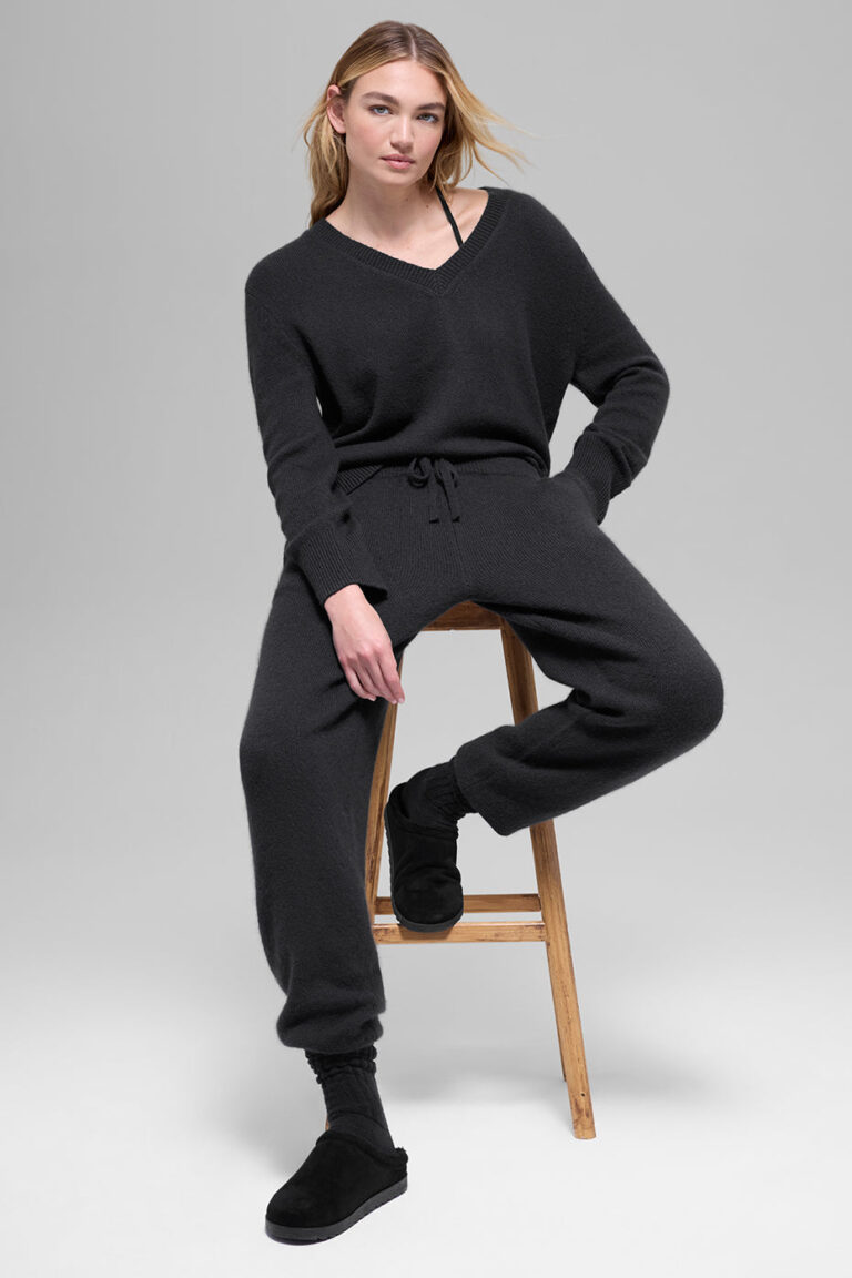 Джоггеры Alo Yoga Wool Cashmere High-Waist New Class Jogger «Black» Женская