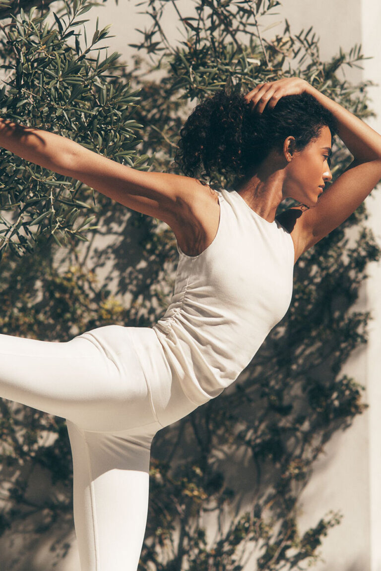Майка Alo Yoga Ribbed En Pointe Tank «Ivory» Женская