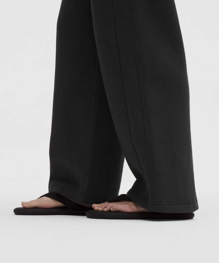 Брюки lululemon Scuba Mid-Rise Wide-Leg Pant «Black» Женская