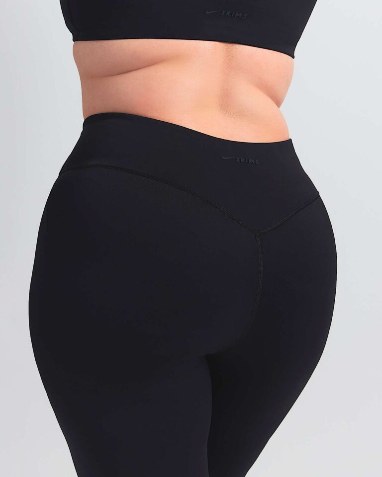 Леггинсы NikeSKIMS Matte High-Waisted 26″ Leggings «Obsidian» Женская