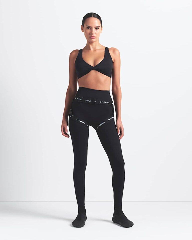 Леггинсы NikeSKIMS Matte High-Waisted 26″ Leggings «Obsidian» Женская