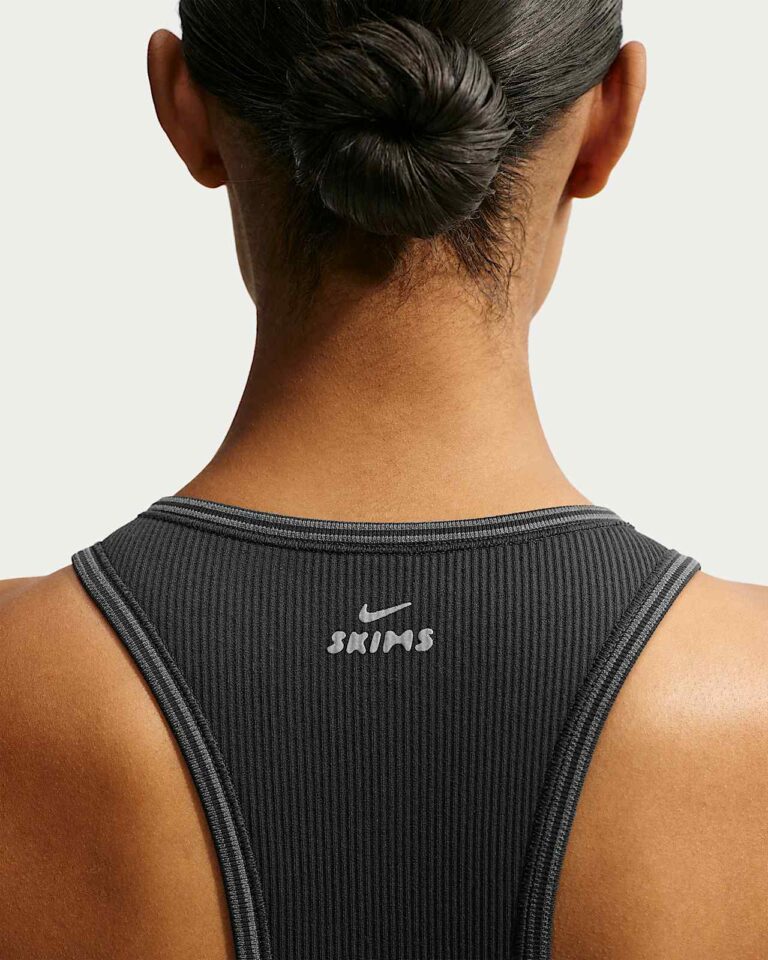 Топ NikeSKIMS Ribbed Seamless Racerneck Bra «Obsidian/Armor» Женская