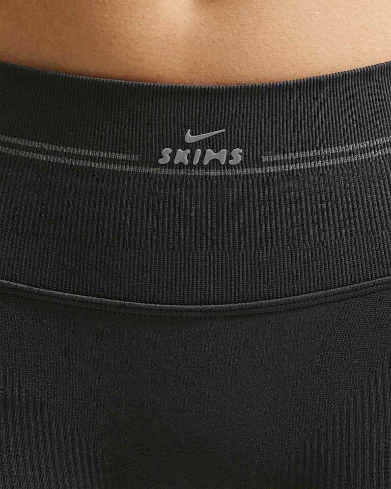Шорты NikeSKIMS Ribbed Seamless 5″ Shorts «Obsidian/Armor» Женская