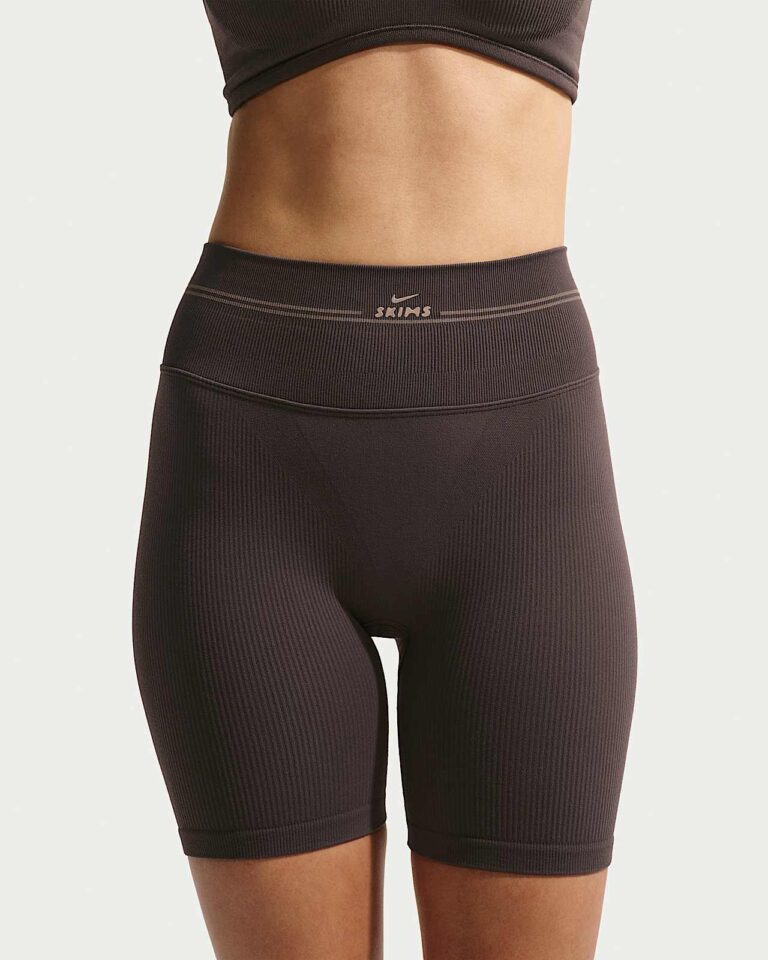 Шорты NikeSKIMS Ribbed Seamless 5″ Shorts «Phoenix/Truffle» Женская