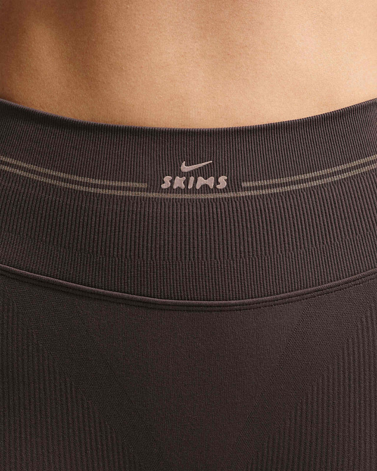 Шорты NikeSKIMS Ribbed Seamless 5″ Shorts «Phoenix/Truffle» Женская