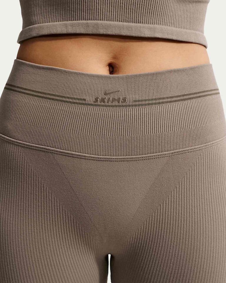 Шорты NikeSKIMS Ribbed Seamless 5″ Shorts «Driftwood» Женская