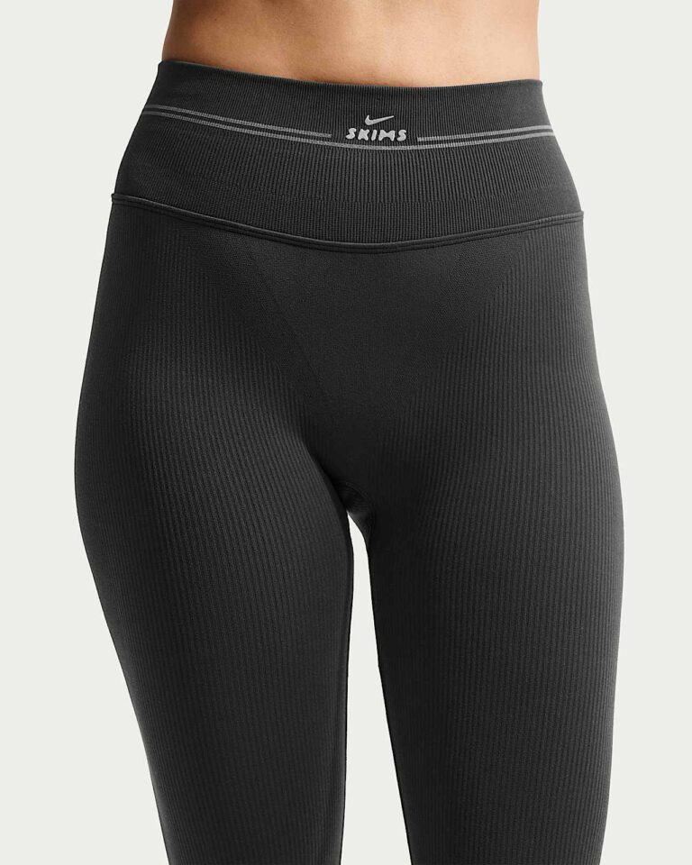 Леггинсы NikeSKIMS Ribbed Seamless High-Waisted 26″ Leggings «Obsidian/Armor» Женская