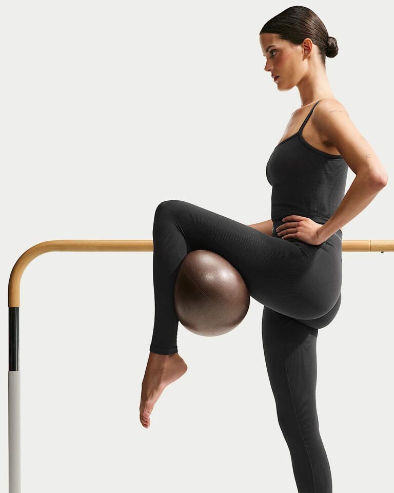 Леггинсы NikeSKIMS Ribbed Seamless High-Waisted 26″ Leggings «Obsidian/Armor» Женская