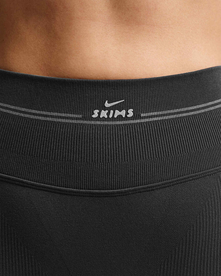 Леггинсы NikeSKIMS Ribbed Seamless High-Waisted 26″ Leggings «Obsidian/Armor» Женская