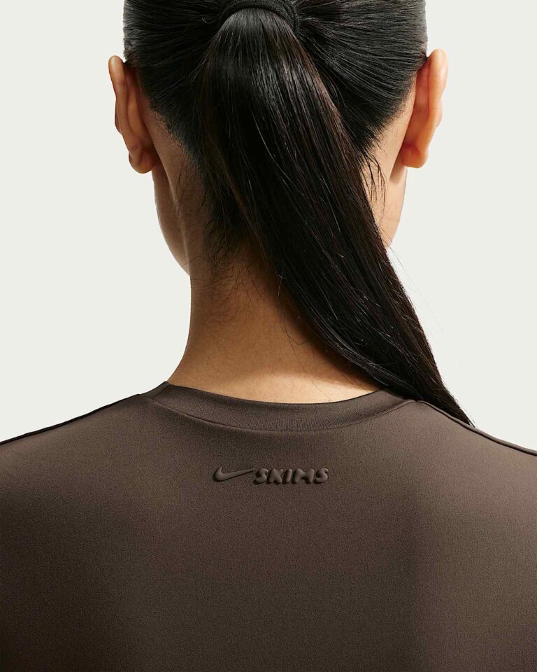 Футболка NikeSKIMS Matte Padded Baby T-Shirt «Dark Sepia» Женская