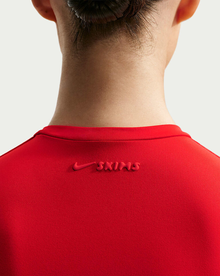 Футболка NikeSKIMS Matte Padded Baby T-Shirt «University Red» Женская